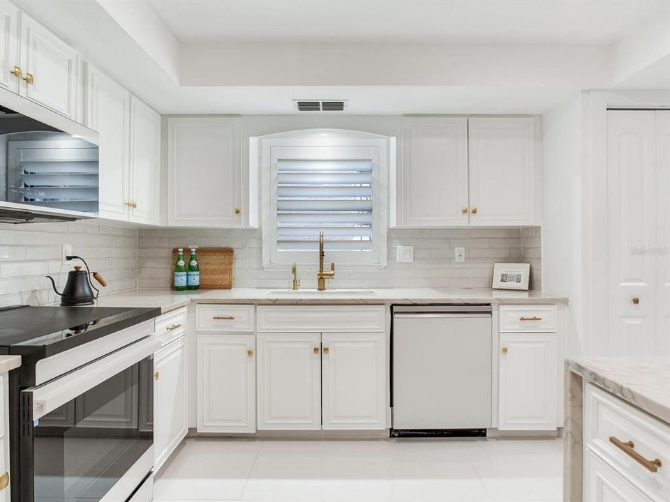 En Venta: $799,000 (3 camas, 3 baños, 2739 Pies cuadrados)