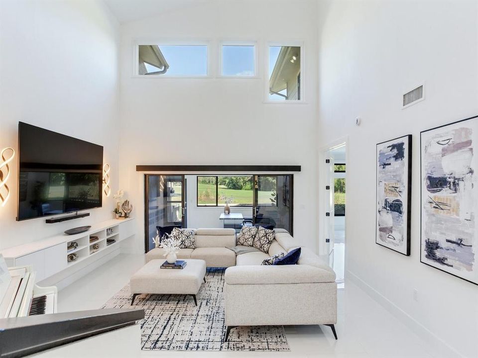 En Venta: $799,000 (3 camas, 3 baños, 2739 Pies cuadrados)