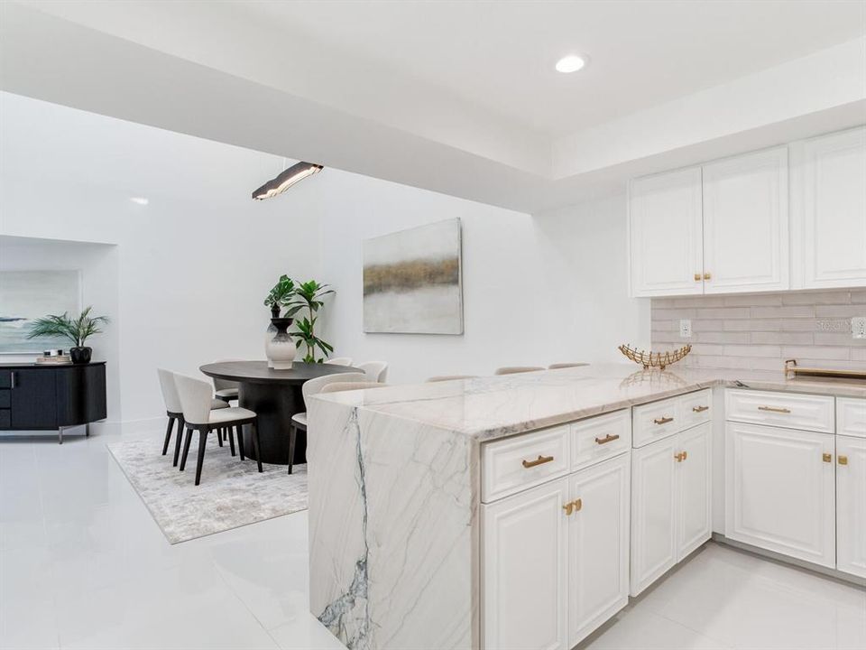 En Venta: $799,000 (3 camas, 3 baños, 2739 Pies cuadrados)