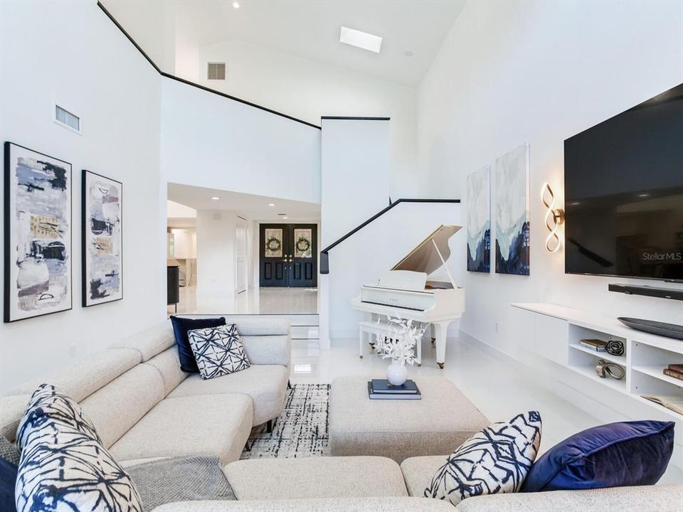 En Venta: $799,000 (3 camas, 3 baños, 2739 Pies cuadrados)