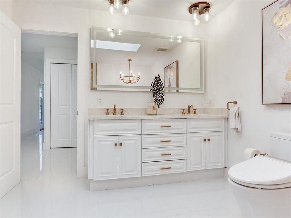 En Venta: $799,000 (3 camas, 3 baños, 2739 Pies cuadrados)