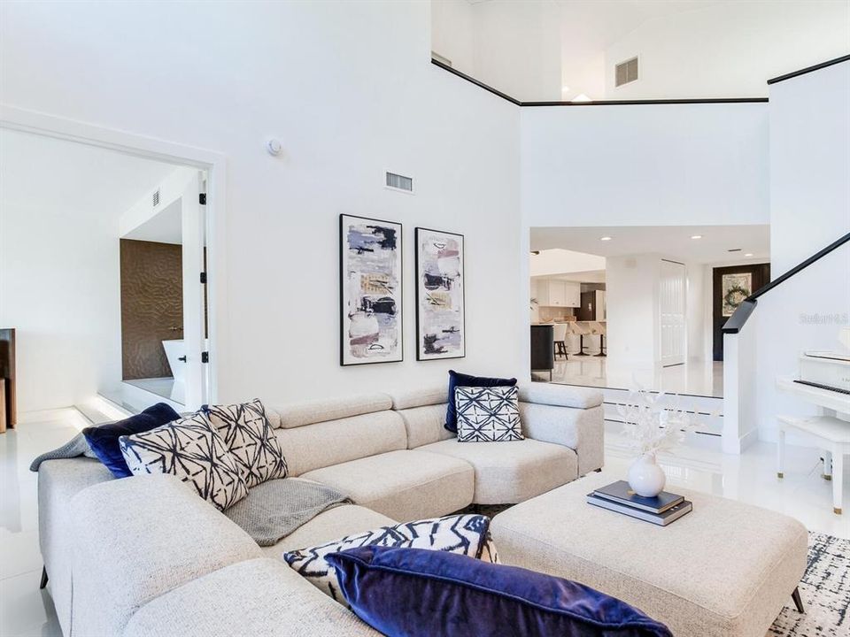 En Venta: $799,000 (3 camas, 3 baños, 2739 Pies cuadrados)