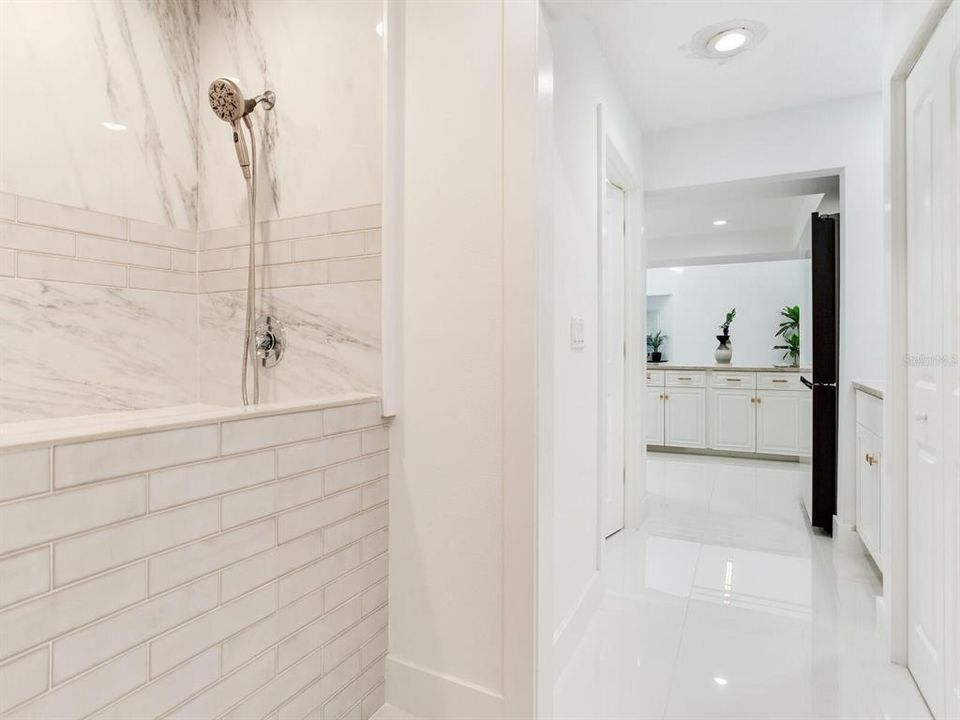 En Venta: $799,000 (3 camas, 3 baños, 2739 Pies cuadrados)