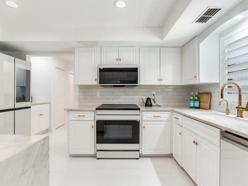 En Venta: $799,000 (3 camas, 3 baños, 2739 Pies cuadrados)