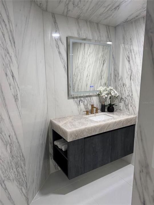 En Venta: $799,000 (3 camas, 3 baños, 2739 Pies cuadrados)