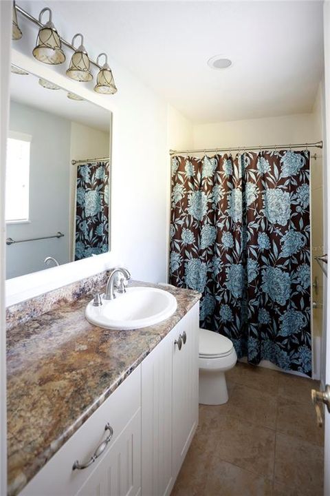 En Venta: $650,000 (4 camas, 3 baños, 3181 Pies cuadrados)