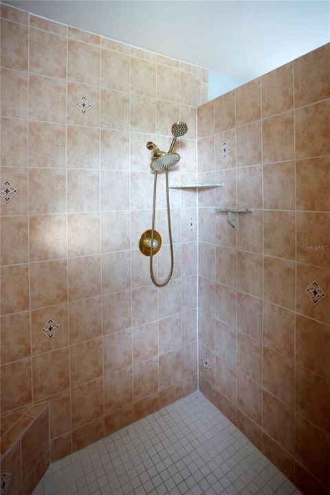 En Venta: $650,000 (4 camas, 3 baños, 3181 Pies cuadrados)