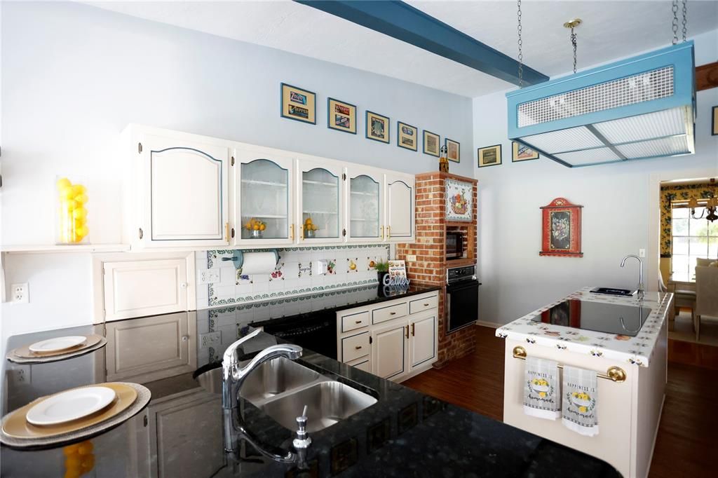 En Venta: $650,000 (4 camas, 3 baños, 3181 Pies cuadrados)