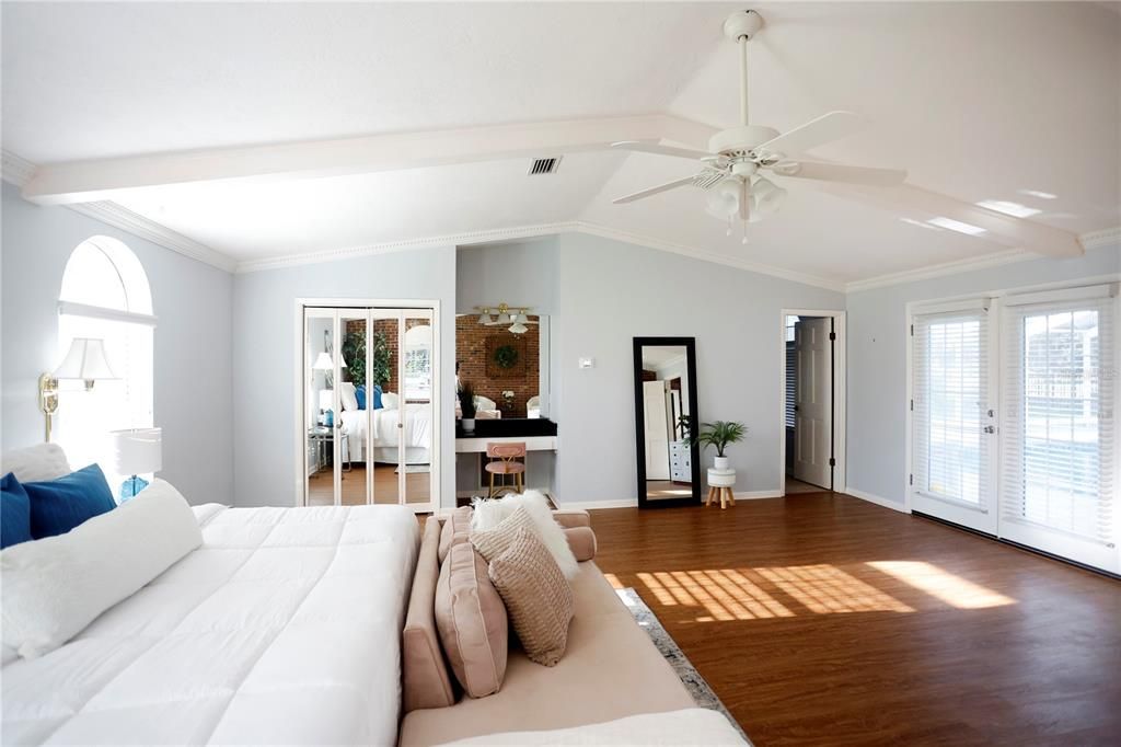 En Venta: $650,000 (4 camas, 3 baños, 3181 Pies cuadrados)