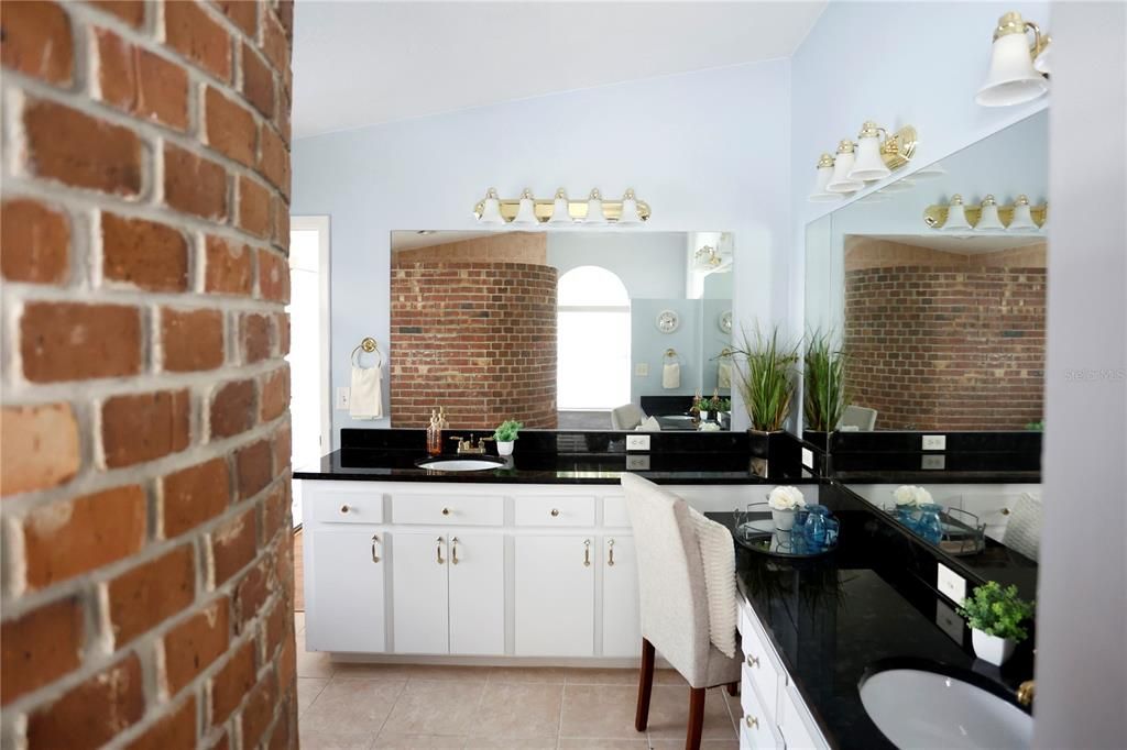 En Venta: $650,000 (4 camas, 3 baños, 3181 Pies cuadrados)