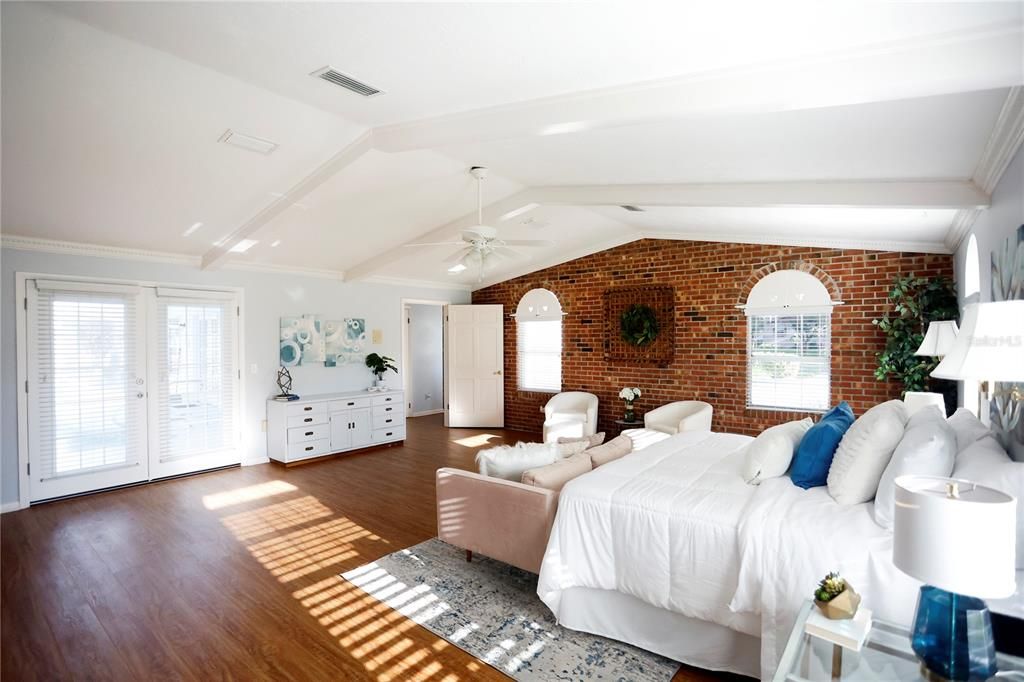 En Venta: $650,000 (4 camas, 3 baños, 3181 Pies cuadrados)