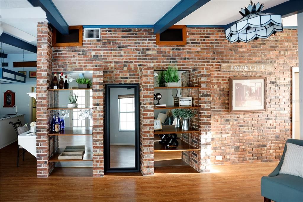 En Venta: $650,000 (4 camas, 3 baños, 3181 Pies cuadrados)