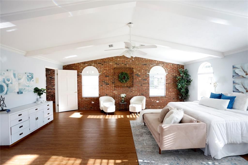 En Venta: $650,000 (4 camas, 3 baños, 3181 Pies cuadrados)