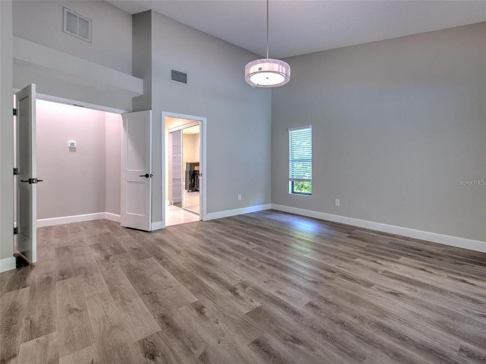 For Rent: $7,500 (5 beds, 3 baths, 4003 Square Feet)