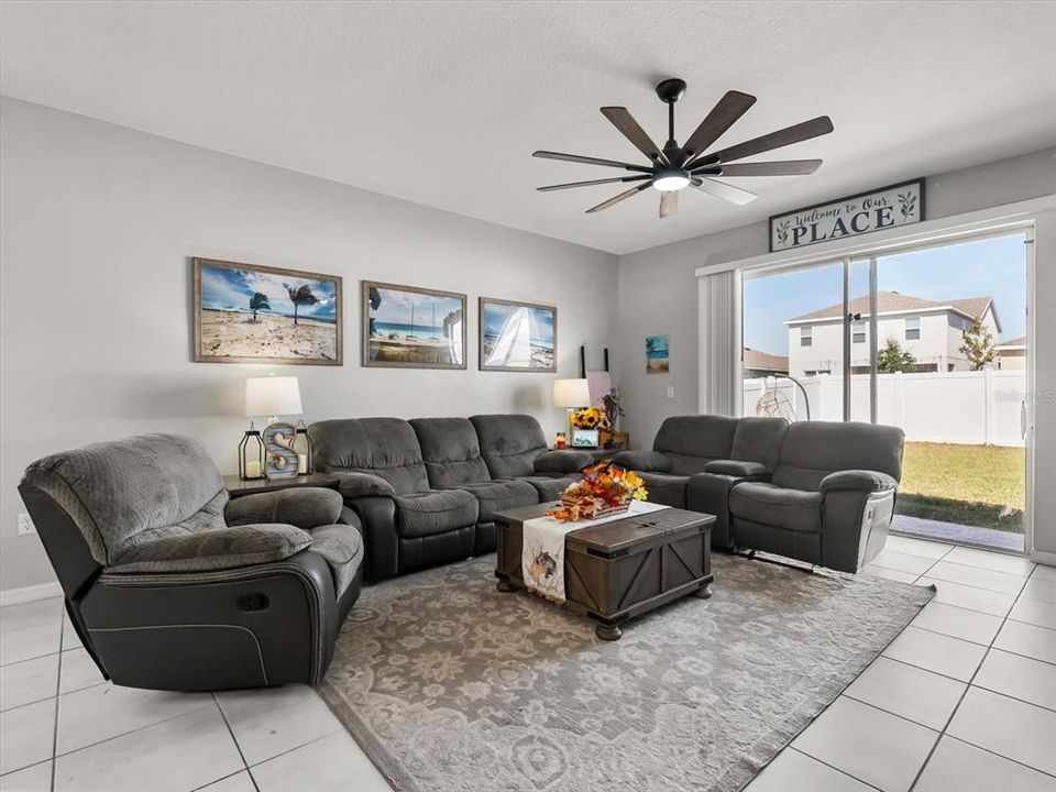 На продажу: $399,000 (4 спален, 2 ванн, 2296 Квадратных фут)