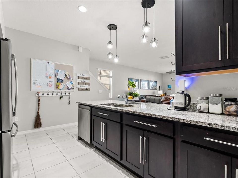 На продажу: $399,000 (4 спален, 2 ванн, 2296 Квадратных фут)