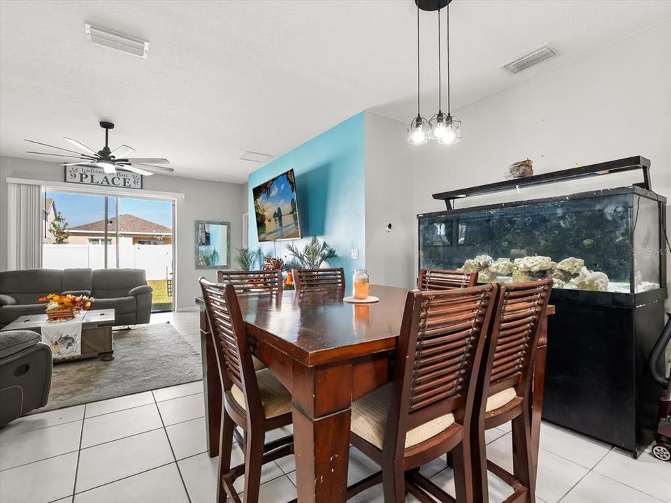 На продажу: $399,000 (4 спален, 2 ванн, 2296 Квадратных фут)