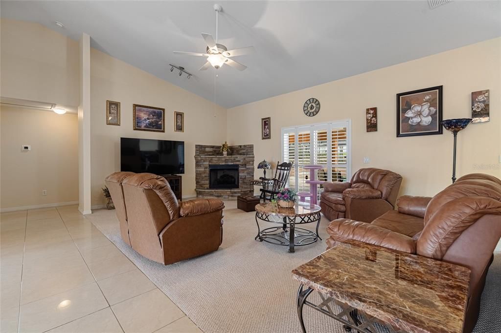 待售: $595,000 (4 贝兹, 4 浴室, 3366 平方英尺)