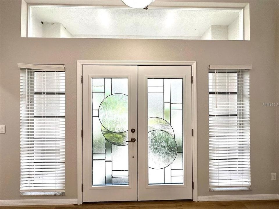 For Rent: $2,000 (3 beds, 2 baths, 1903 Square Feet)