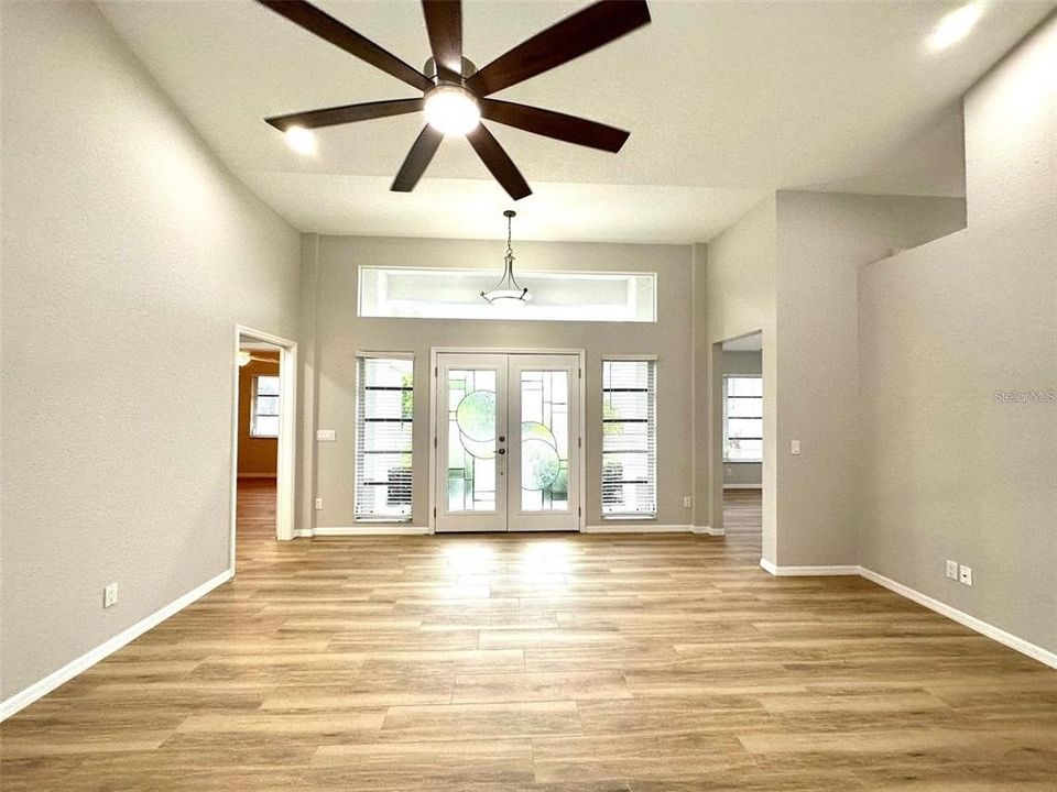 For Rent: $2,000 (3 beds, 2 baths, 1903 Square Feet)