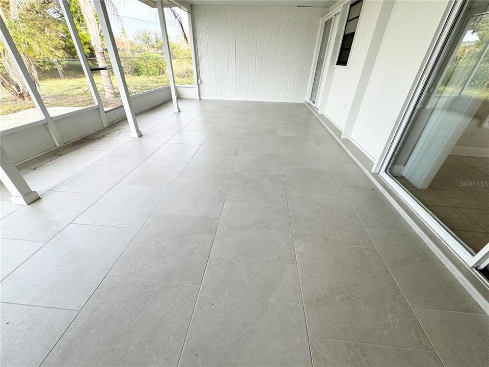 For Rent: $2,500 (3 beds, 2 baths, 1376 Square Feet)