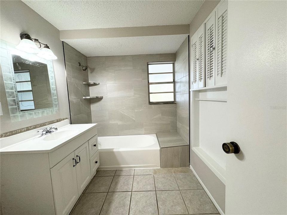 For Rent: $2,500 (3 beds, 2 baths, 1376 Square Feet)