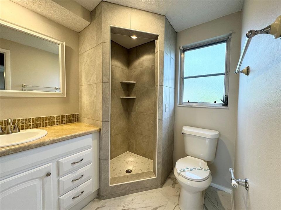 For Rent: $2,500 (3 beds, 2 baths, 1376 Square Feet)