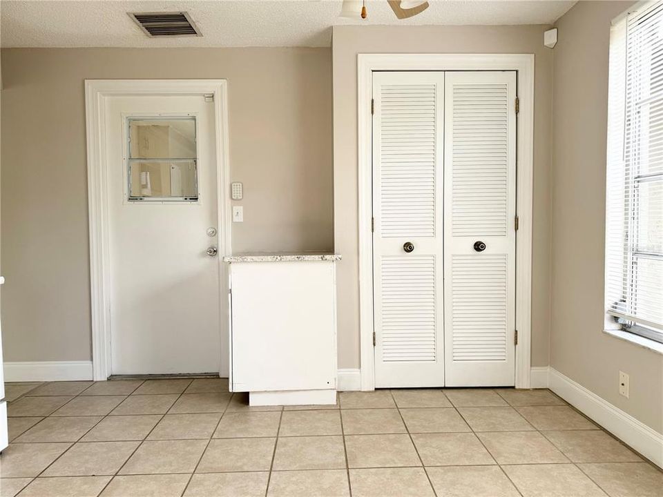 For Rent: $2,500 (3 beds, 2 baths, 1376 Square Feet)