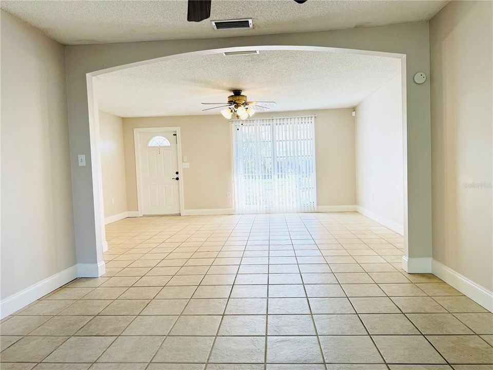 For Rent: $2,500 (3 beds, 2 baths, 1376 Square Feet)