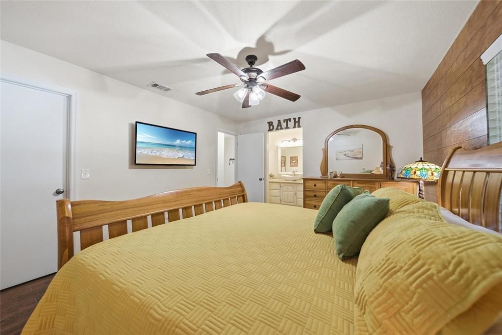 For Sale: $545,000 (3 beds, 2 baths, 1513 Square Feet)