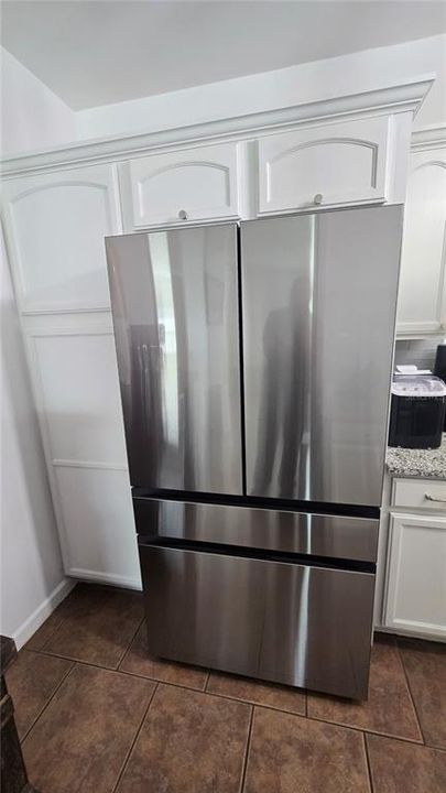 For Sale: $489,900 (4 beds, 3 baths, 2402 Square Feet)