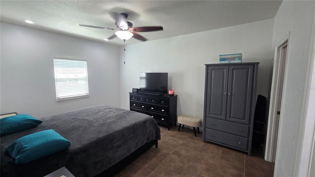 For Sale: $489,900 (4 beds, 3 baths, 2402 Square Feet)