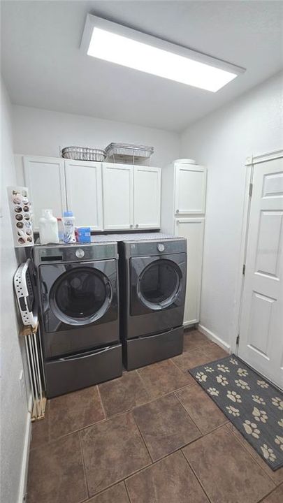 For Sale: $489,900 (4 beds, 3 baths, 2402 Square Feet)