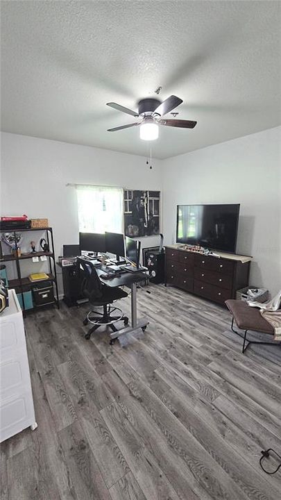 For Sale: $489,900 (4 beds, 3 baths, 2402 Square Feet)