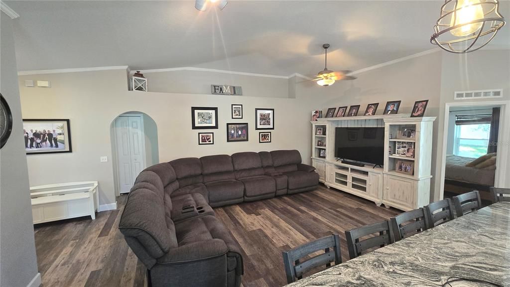 En Venta: $309,900 (3 camas, 2 baños, 1612 Pies cuadrados)