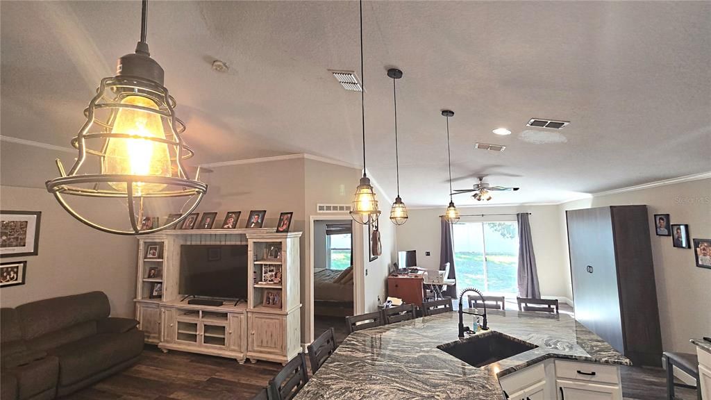 En Venta: $309,900 (3 camas, 2 baños, 1612 Pies cuadrados)