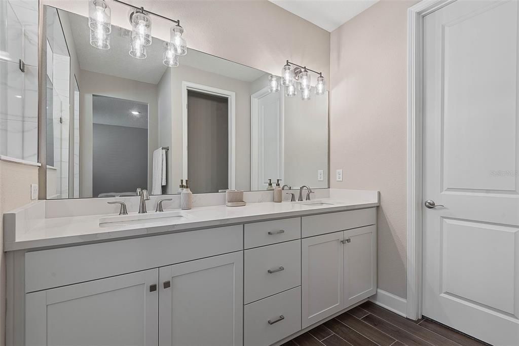 En Venta: $678,000 (3 camas, 3 baños, 2699 Pies cuadrados)