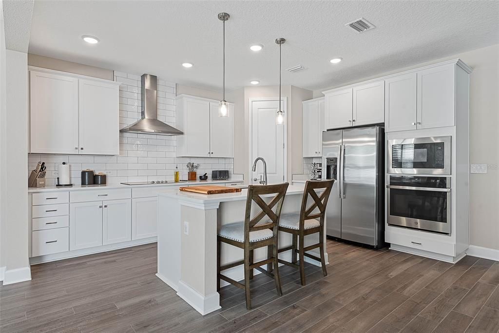 En Venta: $678,000 (3 camas, 3 baños, 2699 Pies cuadrados)