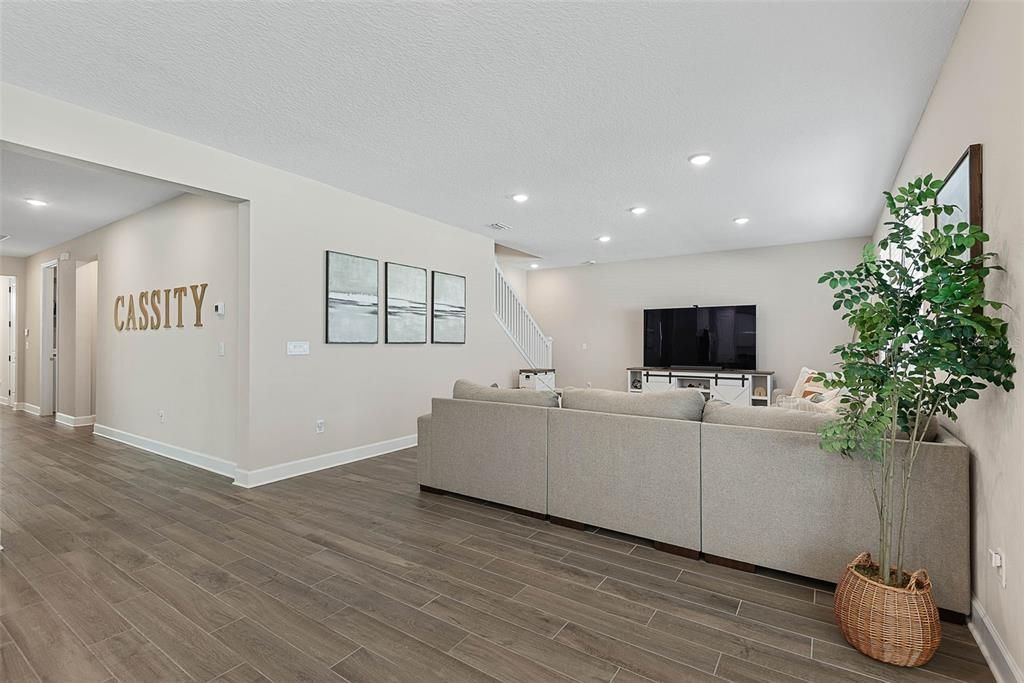 En Venta: $678,000 (3 camas, 3 baños, 2699 Pies cuadrados)