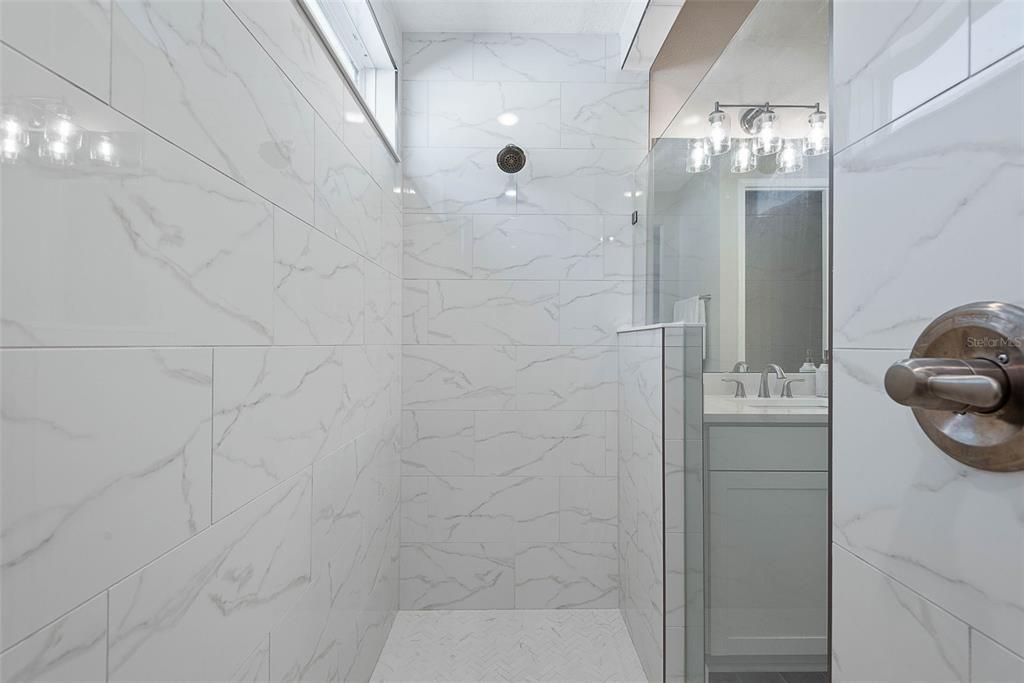 En Venta: $678,000 (3 camas, 3 baños, 2699 Pies cuadrados)