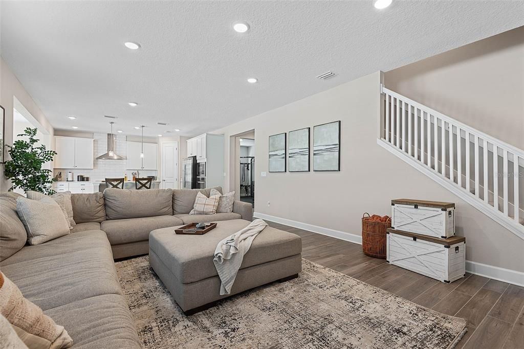 En Venta: $678,000 (3 camas, 3 baños, 2699 Pies cuadrados)