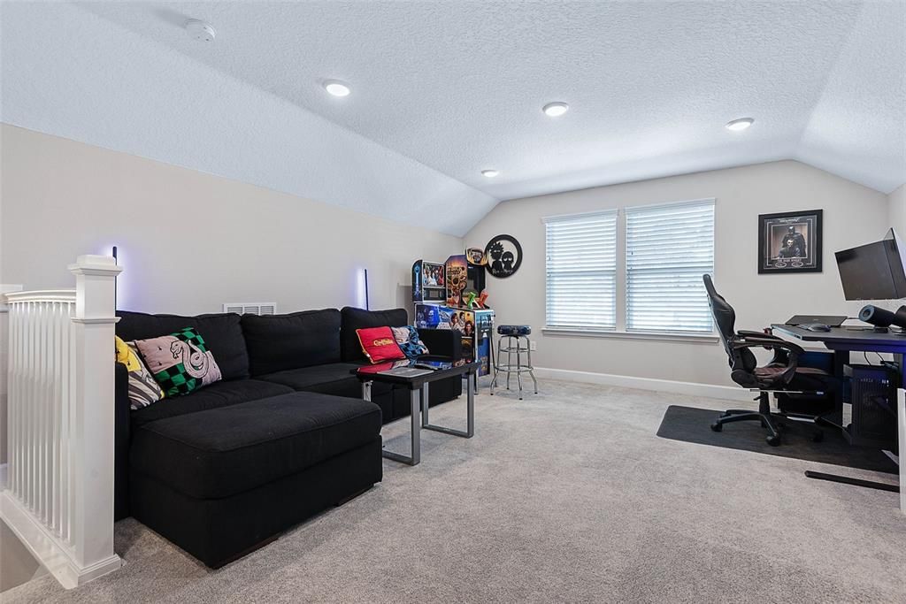 En Venta: $678,000 (3 camas, 3 baños, 2699 Pies cuadrados)