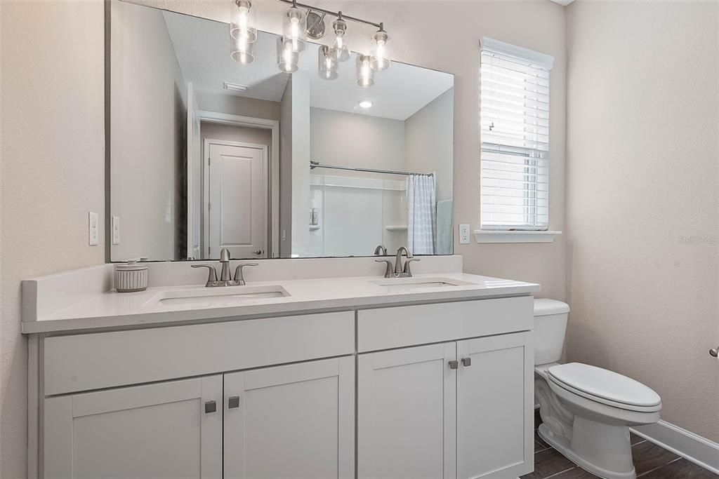 En Venta: $678,000 (3 camas, 3 baños, 2699 Pies cuadrados)