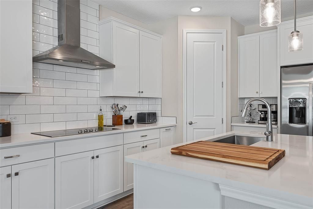 En Venta: $678,000 (3 camas, 3 baños, 2699 Pies cuadrados)