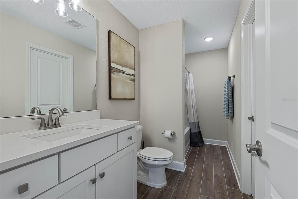 En Venta: $678,000 (3 camas, 3 baños, 2699 Pies cuadrados)