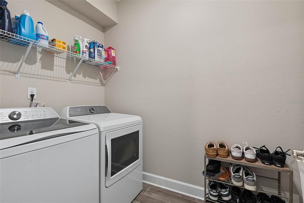 En Venta: $678,000 (3 camas, 3 baños, 2699 Pies cuadrados)