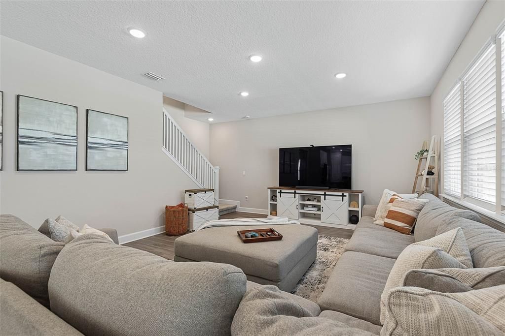 En Venta: $678,000 (3 camas, 3 baños, 2699 Pies cuadrados)