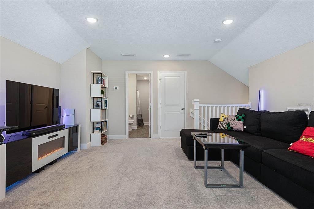 En Venta: $678,000 (3 camas, 3 baños, 2699 Pies cuadrados)