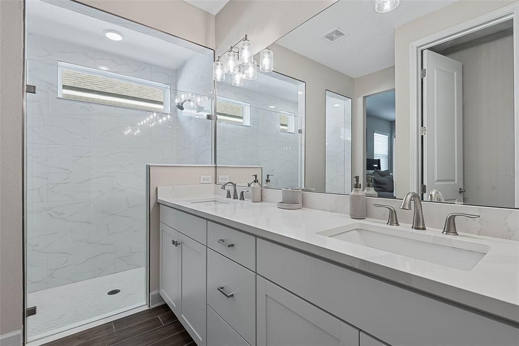 En Venta: $678,000 (3 camas, 3 baños, 2699 Pies cuadrados)