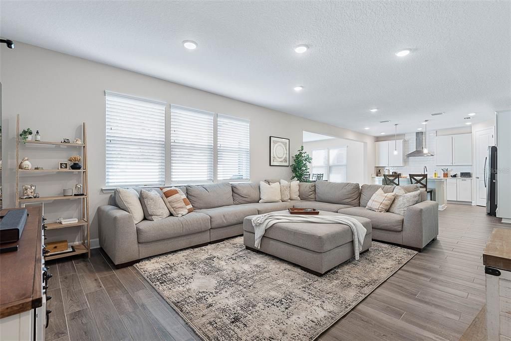 En Venta: $678,000 (3 camas, 3 baños, 2699 Pies cuadrados)